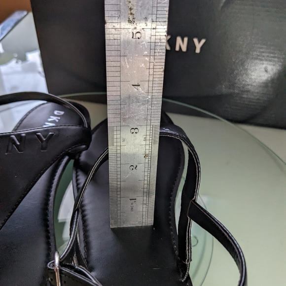 DKNY solar sandals, NWOT size 9 - Picture 13 of 16